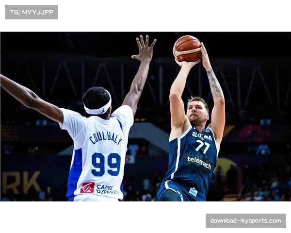 克勒贝尔盛赞东契奇全面统治力传球精准投篮疯狂队友得分如吃饼